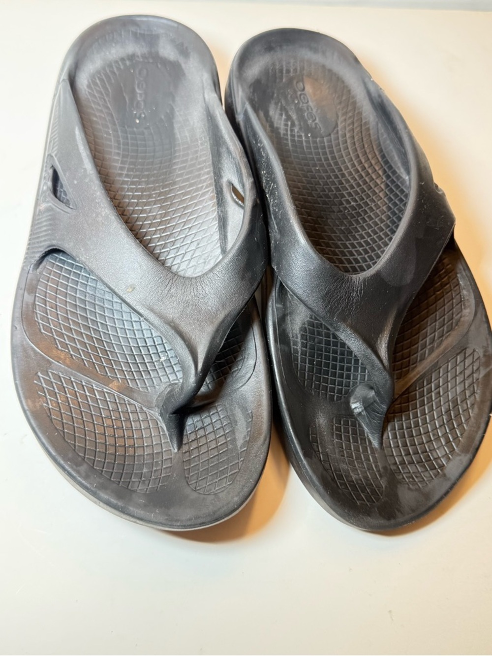 OOFOS Black Comfort Recovery Slide